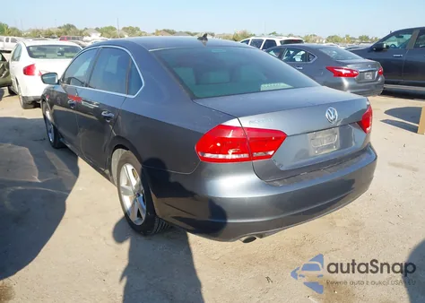 2015 Volkswagen Passat 1.8T Limited Edition z USA, uszkodzony, nr VIN 1VWAS7A39FC095243